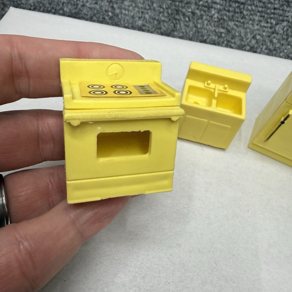 Vintage Fisher Price dollhouse miniature furniture kitchen fridge sing stove lot - Picture 2 of 10